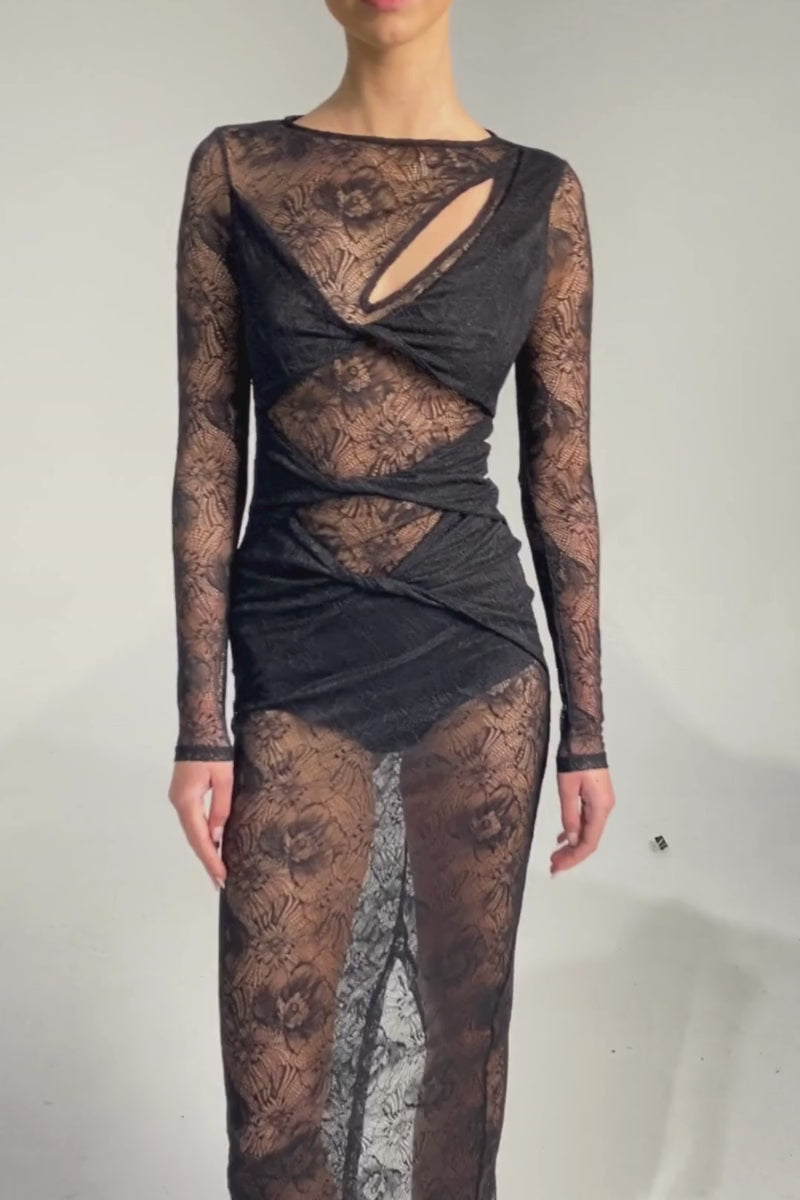 Robe longue Gemini en dentelle torsadée sur le devant à manches longues